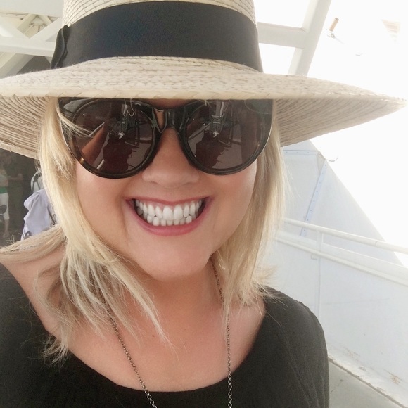 Meet your Posher, Colette - Picture 4 of 8